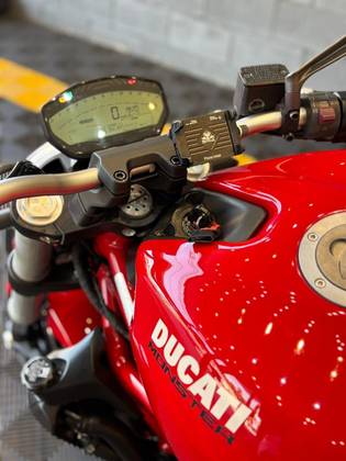 DUCATI MONSTER 821 